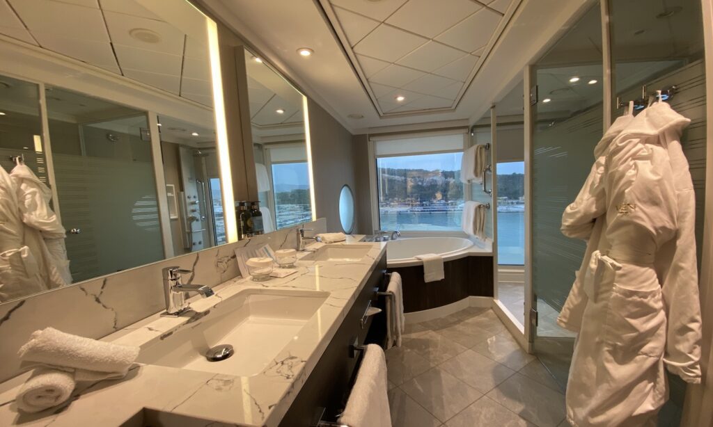 Amazing bathroom NCL Haven Epic 2-bed suite